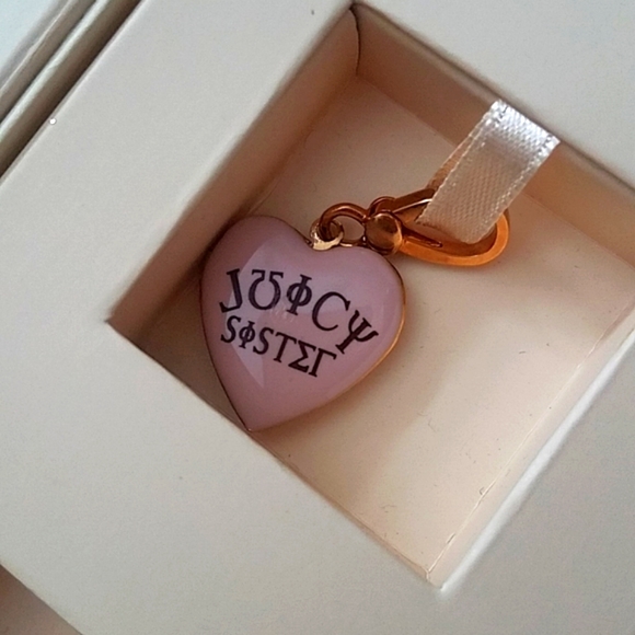 Juicy Couture Limited Edition (2008) graduation Charm Bundle + Bracelet - Picture 10 of 10